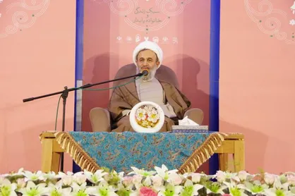 محبت زن و شوهر نسبت به یکدیگر محفل رشد فرزندان را فراهم می&zwnj;کند