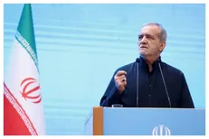 پزشکیان: ترامپ خوابش را ببیند که بخواهد در این کشور مشکلات را به رخ ما بکشد + فیلم