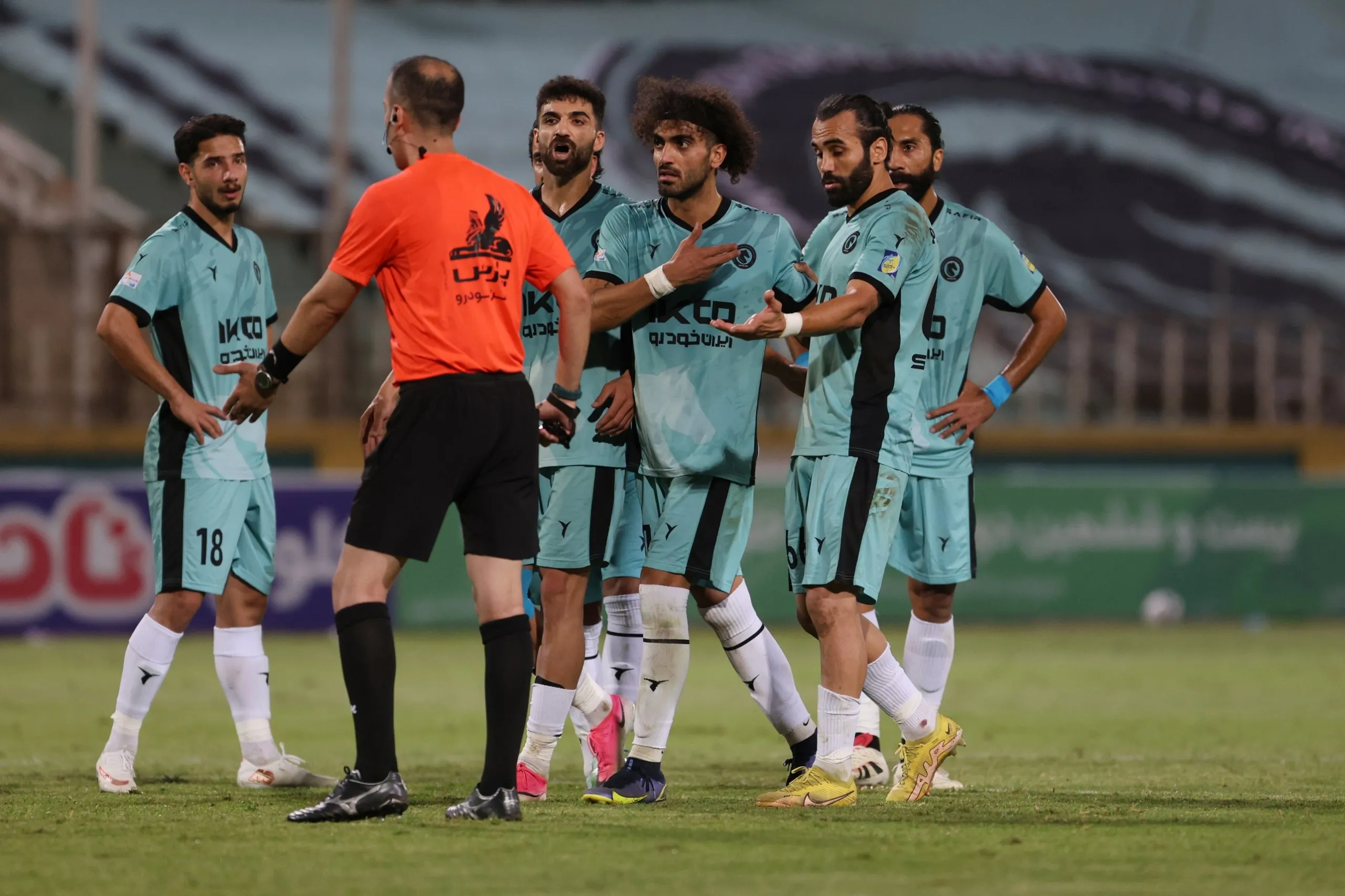 استقلال و پیکان