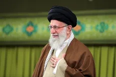 هزاران نفر از اقشار مختلف مردم قم با رهبر معظم انقلاب دیدار می‌کنند