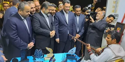 بازدید وزیر ارشاد از نمایشگاه دستاورد&zwnj;های هفته فرهنگی خراسان&zwnj;جنوبی