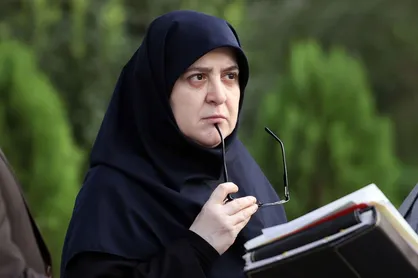 علت خجالت کشیدن سخنگوی دولت در خیابان مشخص شد! +فیلم