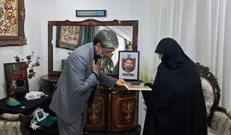 دیدار رئیس کل دادگستری استان تهران با خانواده شهید علی قناعت کار