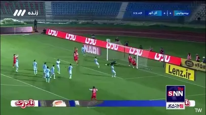 ضربه سر خطرناک فرشاد فرجی به شکل خطرناکی از کنار دروازه گل گهر به بیرون رفت