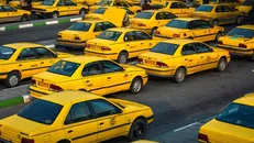 ۲۵۰ ون تاکسی در حال سرویس‌رسانی به مراسم محفل قرآنی امام حسنی‌ها