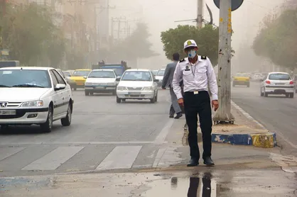 دلجوئی ابوذر روحی و همراهان از مامور راهنمایی ورانندگی شاهین شهر