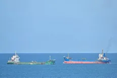 ۱۷ جنگنده چینی از تنگه تایوان عبور کردند