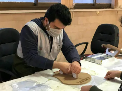 پایان فعالیت کارگاه تولید دستکش دانشگاه آزاد بجنورد / ۳۰۰ هزار دستکش به بازار عرضه شد + فیلم