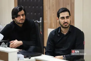 از راست : علی صدری نیا کارگردان مستند تهران دمشق و امین سلیمی سردبیر خبرگزاری دانشجو