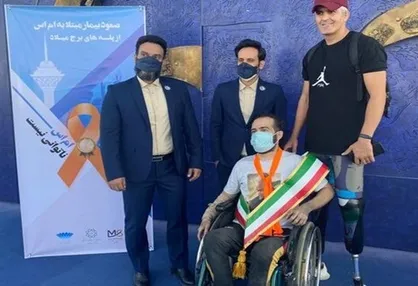 صعود بیمار مبتلا به MS از پله&zwnj;های برج میلاد