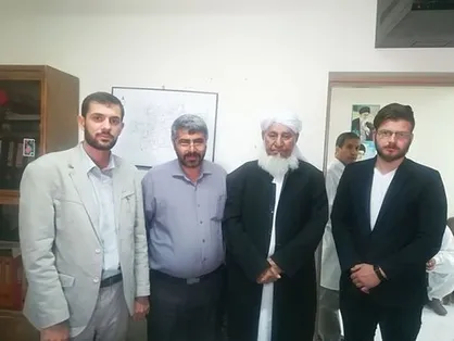 دیدار قائم مقام گروه جهادی دانشگاه علوم پزشکی زاهدان با امام جمعه اهل سنت خاش