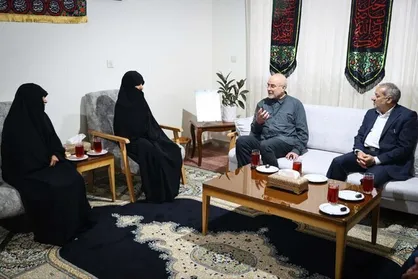 قالیباف با خانواده سرلشکر شهید محمد کاظمی دیدار و گفت&zwnj;و&zwnj;گو کرد