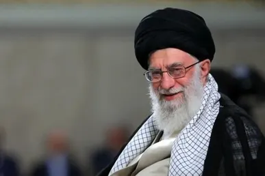 لحظاتی از حضور رهبر شهید انقلاب در خرمشهر در کنار شهید جهان آرا + فیلم