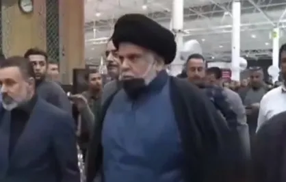 حضور مقتدی صدر در مجلس سوگواری شهادت امام خامنه&zwnj;ای در حرم مولا امیرالمومنین حضرت علی علیه السلام