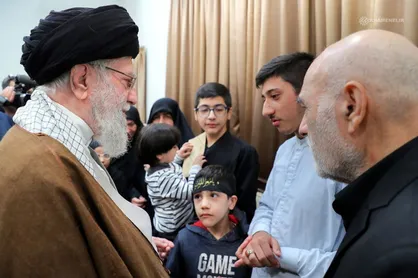 گفت&zwnj;وگوی فرزند شهیدان کرباسی و غواصه با رهبر انقلاب