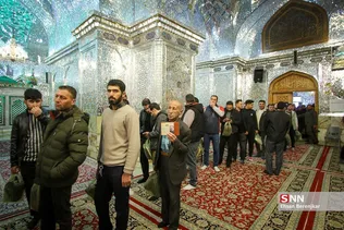 مردم شهر شیراز در استان فارس، از ساعات اولیه صبح امروز با حضور پای صندوق های رأی، در انتخابات مجلس شورای اسلامی و مجلس خبرگان رهبری شرکت کردند.

