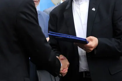 شرکت ملی نفت ایران پنج قرارداد تولید بار اول امضا کرد