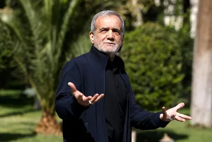 پزشکیان: رزمندگان ما دنیا را به شگفتی واداشتند/ شکافی بین دولت و نیروهای مسلح نیست + فیلم