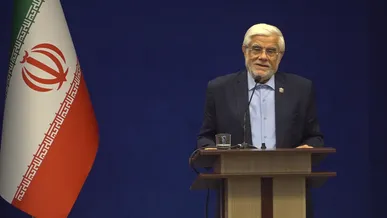 عارف: جوانان باید محور اداره کشور باشند/ در دو جنگ تحمیلی اخیر نقش جوانان و دانشجویان فوق العاده بالا بود + فیلم