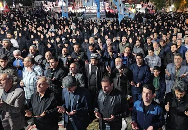 نماز باشکوه استغاثه به امام زمان در شهرکرد + فیلم