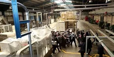 رئیس جمهور از یک واحد نساجی در یزد بازدید کرد