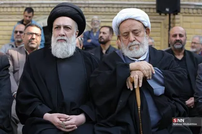 حضور شیخ حسین انصاریان و حجت الاسلام علوی تهرانی در مراسم وداع با پیرغلام اهل بیت / شیخ حسین بر پیکر مرحوم موسوی سجاسی نماز خواند + فیلم