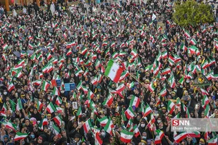 امروز در حرم مطهر شاهچراغ (ع)شوری برپا بود از جنس دانش آموزی، از جنس ذهن های جوان دهه هشتادی !