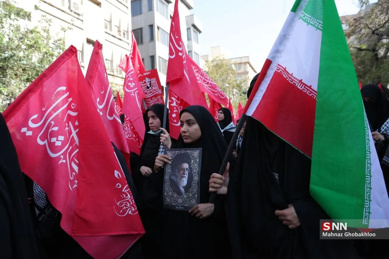 تجمع پرشور جاماندگان اربعین در میدان خراسان و حرکت به سوی حرم عبدالعظیم