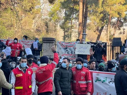 تجمع آتش&zwnj;نشان&zwnj;ها مقابل شورای شهر تهران