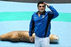 نظارت محمد بنا بر رقابت‌های کشتی فرنگی قهرمانی کشور