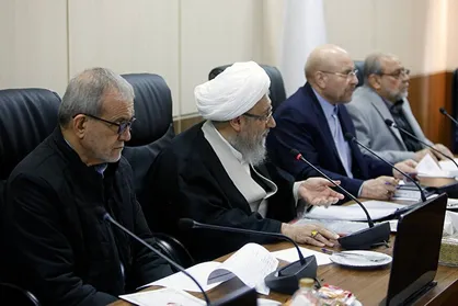 نامه بیش از ۸۰۰ دفتر تشکل دانشجویی به مجمع تشخیص مصلحت نظام پیرامون FATF / تصمیم تاریخی و سرنوشت&zwnj;ساز؛ خط قرمز منافع ملی در آزمون بزرگ مجمع!