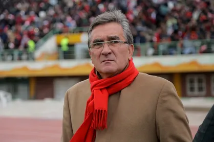 فیلم/ دیدگاه سرمربی پرسپولیس درباره تاثیرات فضای مجازی بر بازیکنان