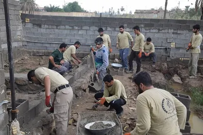 دانشجویان دانشگاه آزاد آبادان در روستای شنه مشغول خدمات&zwnj;رسانی هستند