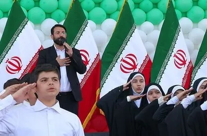 کودکان نیجریه&zwnj;ای &laquo;سلام فرمانده&raquo; خواندند