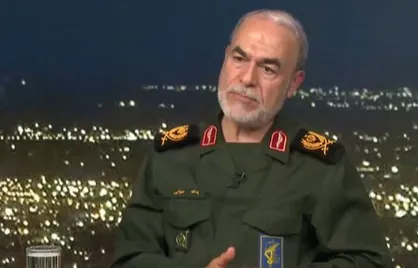 کاری که ترامپ انجام داد باعث تحقیر ارتش آمریکا شد / دست پا زدن ترامپ خسارت بیشتری به ملت آمریکا خواهد زد