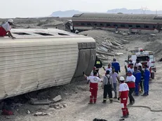 ۲۱ نفر در حادثه ریلی طبس جان باختند / بازگشایی خط ریلی مشهد-بندرعباس تا عصر امروز