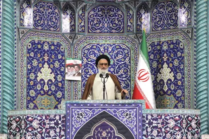 امام جمعه قم: بی&zwnj;حجابی سوغات غرب است
