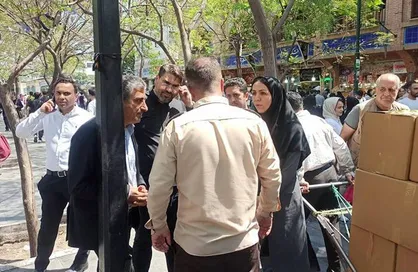 حضور گسترده عوامل اجرایی شهرداری منطقه ۱۲ برای جلوگیری از بساط&zwnj;گستری در بازار تهران