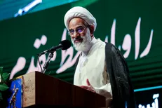 حاجی‌صادقی: اینکه بعضی مسئولین می‌گویند باید با کدخدا کنار آمد یعنی جنگ شناختی دشمن اثر کرده/ مذاکره برای گرفتن حق است نه برای آشتی و صلح + فیلم