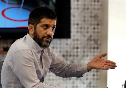 علیرضا دبیر: شهید گمنام باوجود مخالفت&zwnj;ها به خانه کشتی آمد/ خدا گرایی را دوست دارد