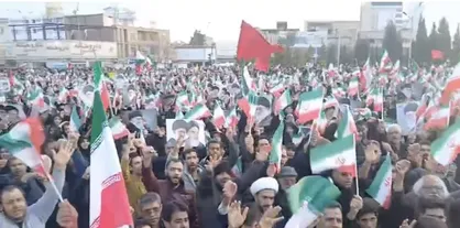 تجمع هزاران نفر از مردم کرمان در پی شهادت امام خامنه&zwnj;ای به دست دشمن آمریکایی-صهیونی+فيلم