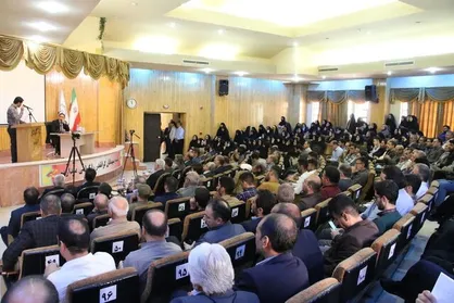 نشست دانشجویان دانشگاه رازی کرمانشاه با معاون استاندار / از انتخابات مجلس تا مطالبه از مسئولان