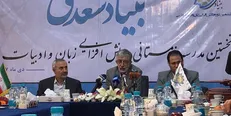 حداد عادل: شک نکنید زبان فارسی در خطر است/ هنوز بلیت‌های هواپیما به انگلیسی است
