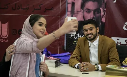 در صف می&zwnj;ایستم، پس هستم!