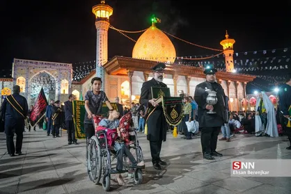 لاله گردانی شام غریبان شهادت امام رضا(ع) در حرم مطهر شاهچراغ (ع)