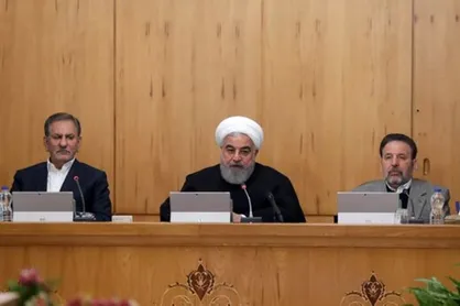 روحانی: وزارت صنعت، معدن و تجارت در خط مقدم جبهه مبارزه اقتصادی است/ امیدوارم رزم حسینی رای اعتماد قوی بیاورد