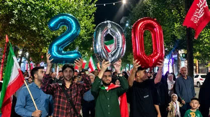 ٢٠٠ شب ایستادگی در کرمانشاه؛ مردم همچنان در میدان مقابله با دشمن + فیلم