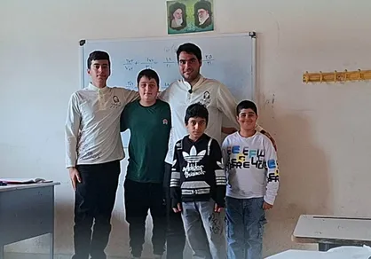 گروه جهادی دانشگاه شهید رجایی به دانش&zwnj;آموزان روستای امیرآباد رودبنه خدمات عمرانی و آموزشی ارائه داد