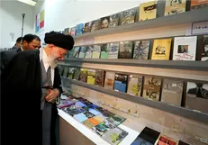 بهترین کتابها، کتابی است که انسان را به سمت خداوند و ارزش‌های والا و انقلابی هدایت کند