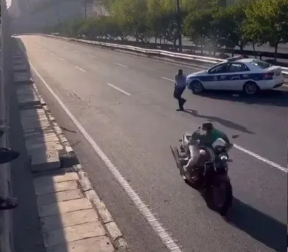 واکنش پلیس به رفتار مامور راهور با یک راکب موتور سیکلت؛ با مامور متخلف برخورد می&zwnj;شود
